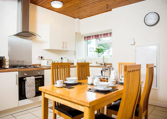 Awel Taf- Central Cottage Ideal For Families, With Parking